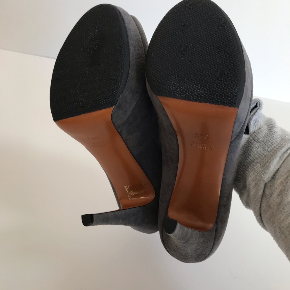 Gucci Betty Peep Toe T Strap High Heel Suede Platform Pumps Gray Sze IT 38.5 NIB - Picture 11 of 16